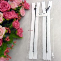 12cm White Close End Zipper Copper Metal Handle 2pcs NDA134CPR 12cm White Close End Zipper Copper Metal Handle 2pcs NDA134CPR